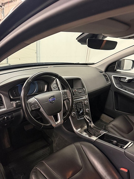 Volvo XC60 6 of 13