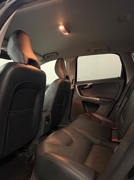 Volvo XC60 11 of 13
