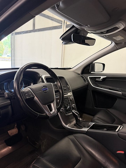 Volvo XC60 5 of 13