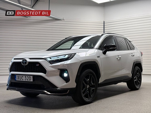 Toyota RAV4 3 of 21