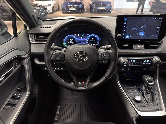 Toyota RAV4 10 of 21