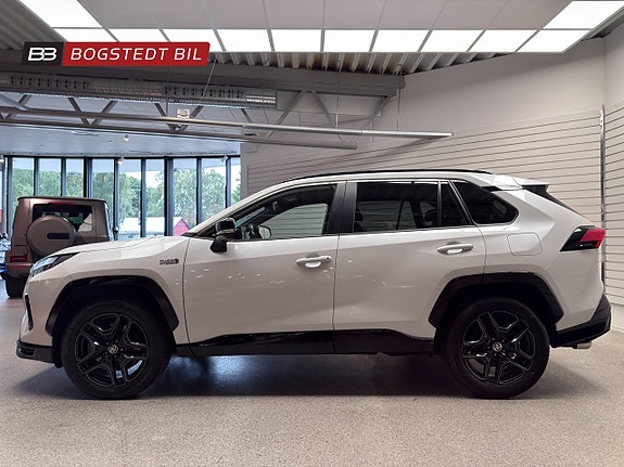 Toyota RAV4 4 of 21