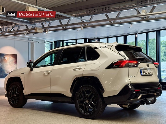 Toyota RAV4 5 of 21