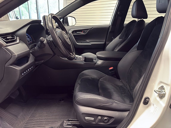 Toyota RAV4 12 of 21