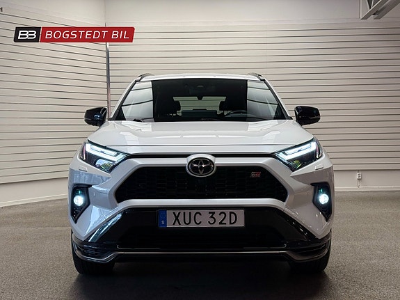 Toyota RAV4 2 of 21
