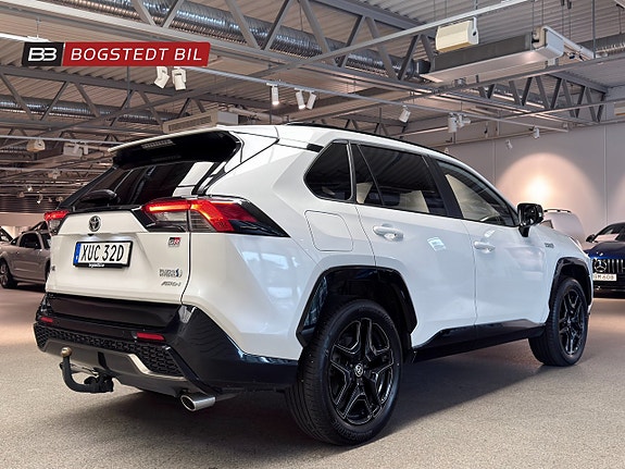 Toyota RAV4 7 of 21