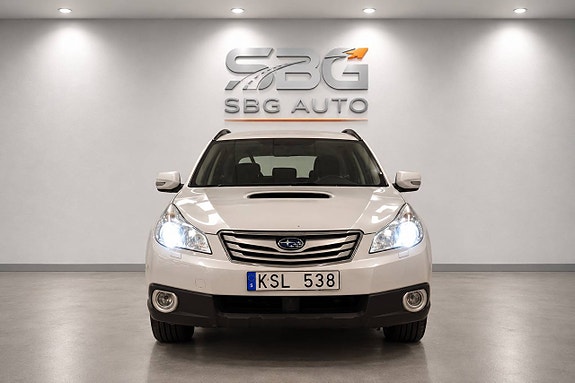 Subaru Outback 2 of 16
