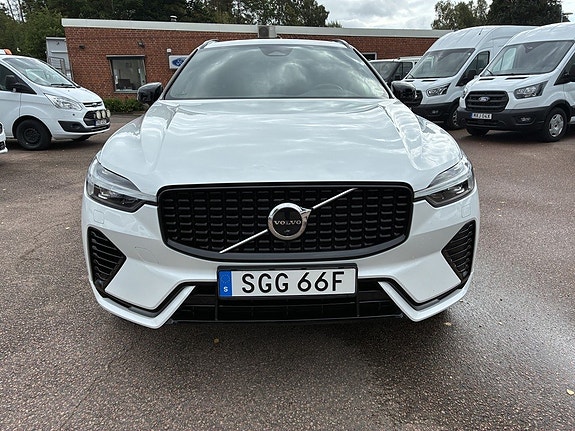 Volvo XC60 2 of 19