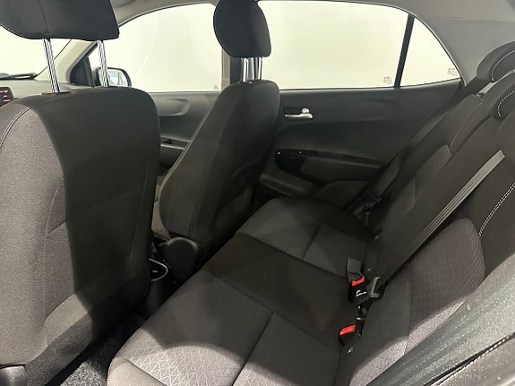 Kia Picanto 7 of 12