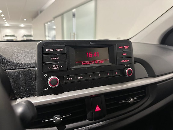 Kia Picanto 11 of 12