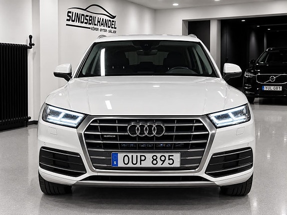 Audi Q5 2 of 14