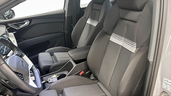 Audi Q4 e-tron 9 of 14