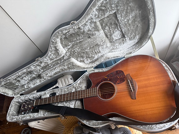 Yamaha FGx700SC och inbyggd preamp