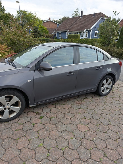 Chevrolet Cruze 3 of 8