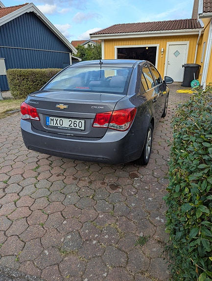Chevrolet Cruze 2 of 8