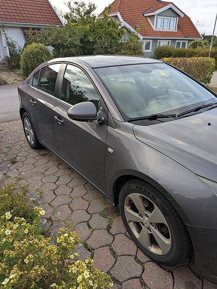 Chevrolet Cruze 4 of 8