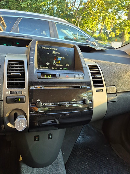Toyota Prius 3 of 8