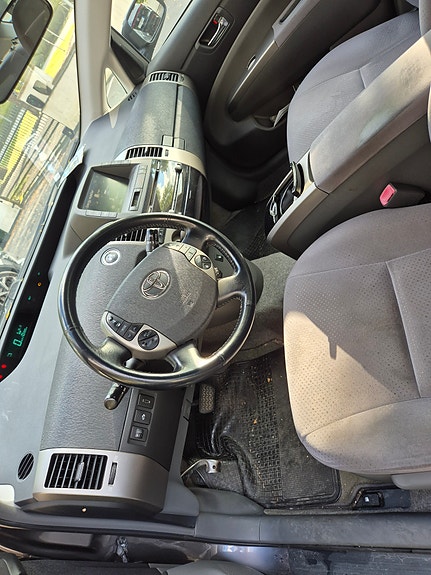 Toyota Prius 7 of 8