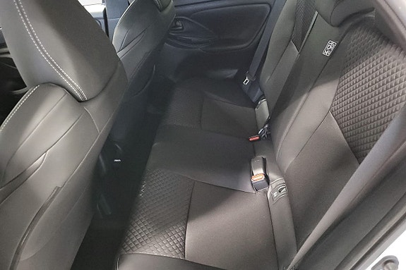 Toyota Yaris 8 of 14
