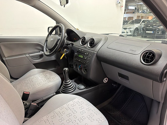 Ford Fiesta 10 of 15