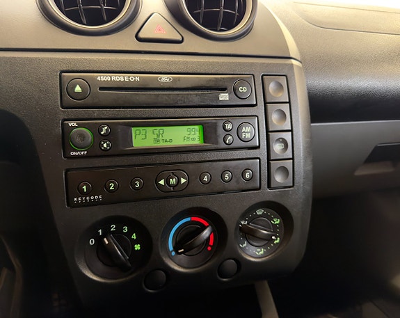 Ford Fiesta 13 of 15