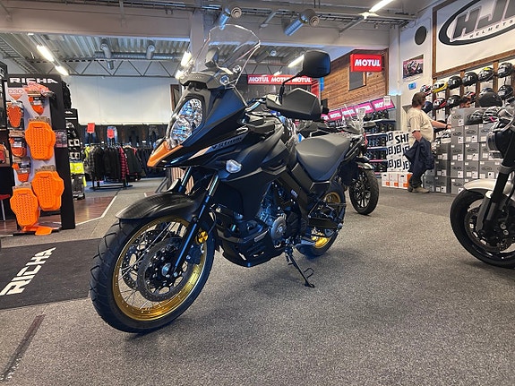 Suzuki V-Strom 650 XT 2 of 6