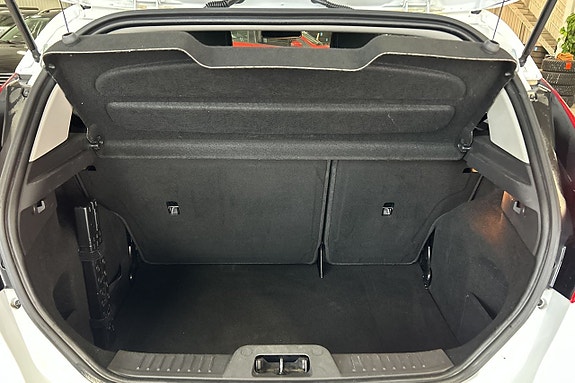 Ford Fiesta 27 of 30