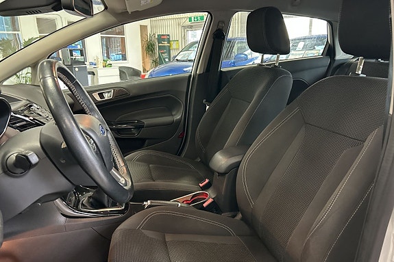 Ford Fiesta 13 of 30