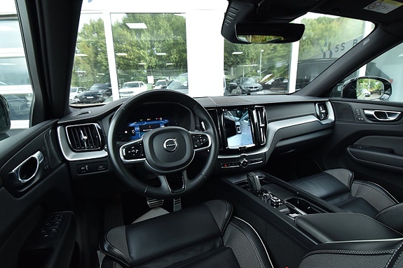 Volvo XC60 15 of 28