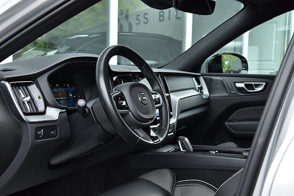 Volvo XC60 10 of 28