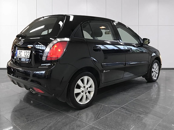Kia Rio 2 of 18