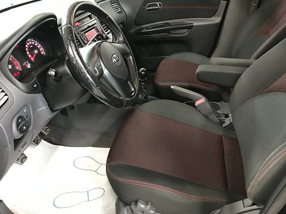Kia Rio 8 of 18