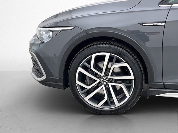 Volkswagen Golf Alltrack 28 of 30