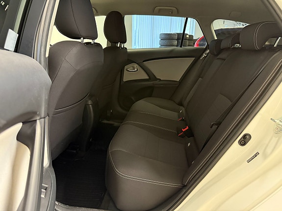 Toyota Avensis 9 of 13