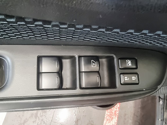 Nissan Note 17 of 28