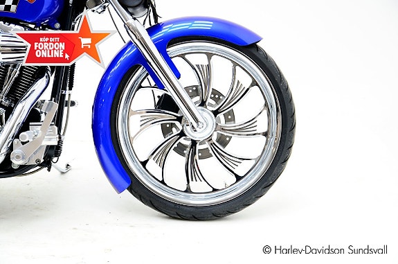 Harley-Davidson Deuce Custom *Hemleverans* 7 of 11