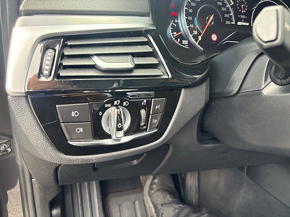 BMW 530e 14 of 15