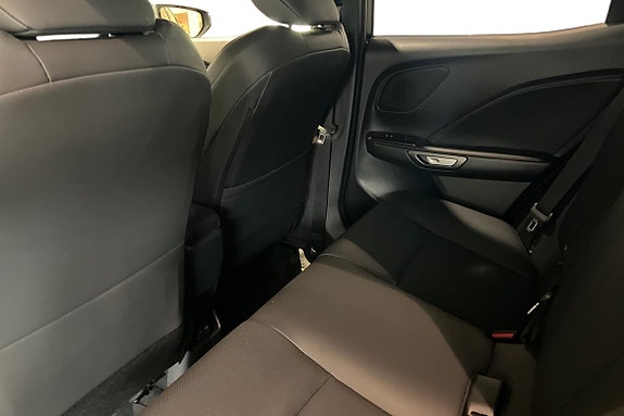 Lexus LBX 11 of 21