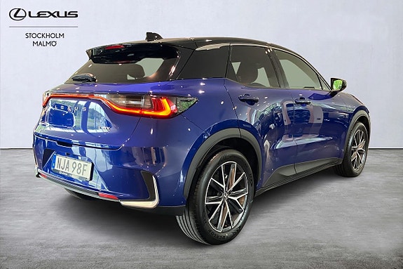Lexus LBX 17 of 21