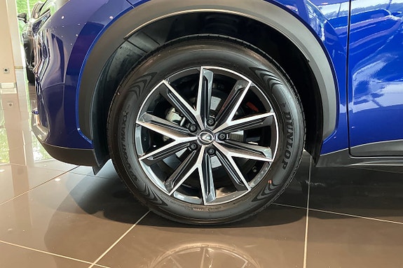 Lexus LBX 15 of 21