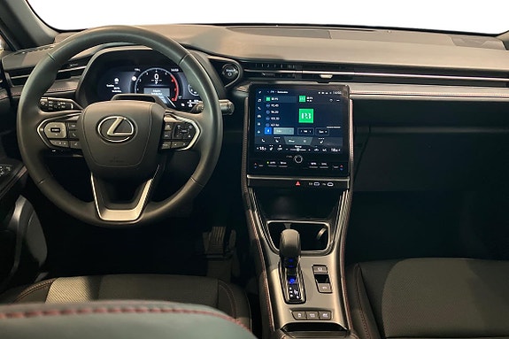 Lexus LBX 8 of 21