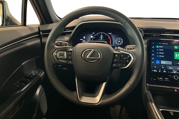 Lexus LBX 9 of 21