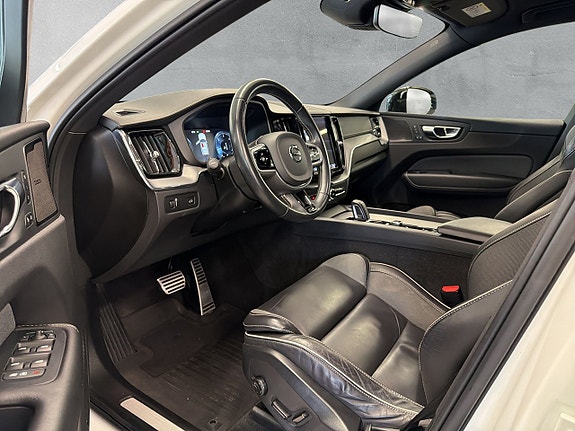 Volvo XC60 10 of 30