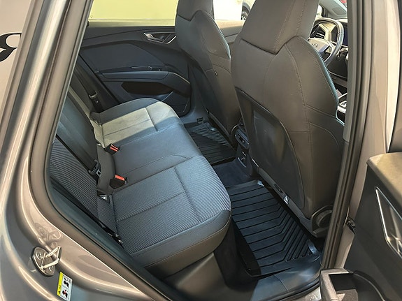 Audi Q4 e-tron 8 of 17