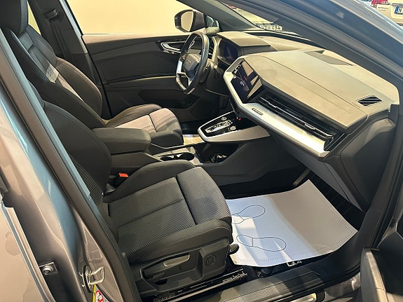Audi Q4 e-tron 7 of 17