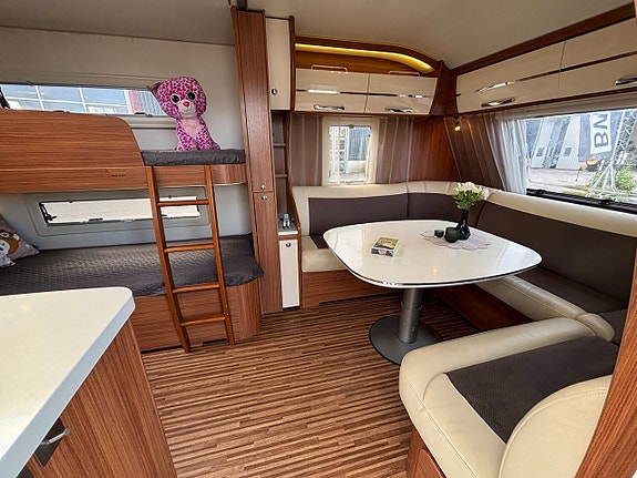 Adria Alpina 743 UX Barnkammarvagn - Alde - Våningssängar - Rymlig - Dusch! 9 of 22