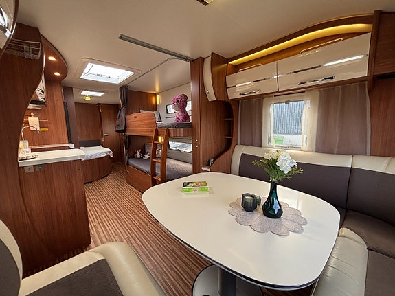 Adria Alpina 743 UX Barnkammarvagn - Alde - Våningssängar - Rymlig - Dusch! 11 of 22