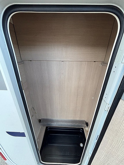 Adria Alpina 743 UX Barnkammarvagn - Alde - Våningssängar - Rymlig - Dusch! 7 of 22