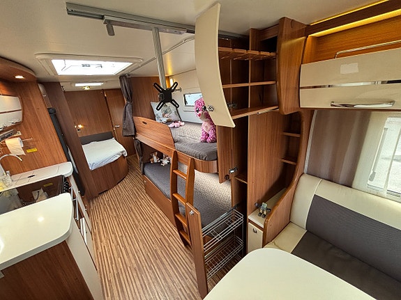 Adria Alpina 743 UX Barnkammarvagn - Alde - Våningssängar - Rymlig - Dusch! 16 of 22