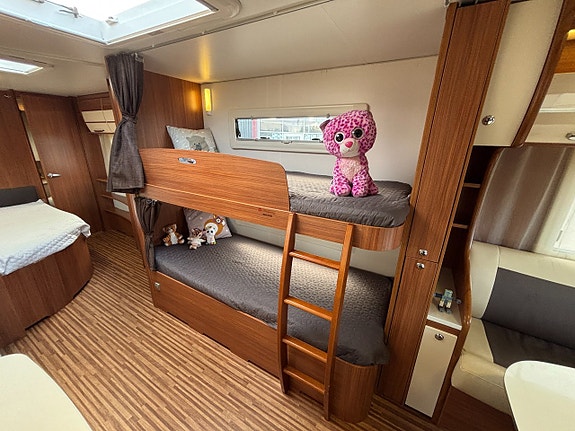 Adria Alpina 743 UX Barnkammarvagn - Alde - Våningssängar - Rymlig - Dusch! 15 of 22